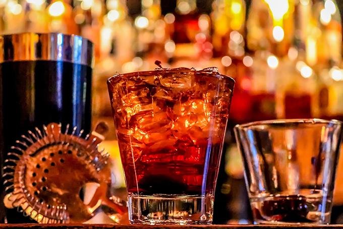 Unforgettable Mixology:‍ Must-Try⁤ Classic⁤ Cocktails ⁢and Where to Find⁤ Them